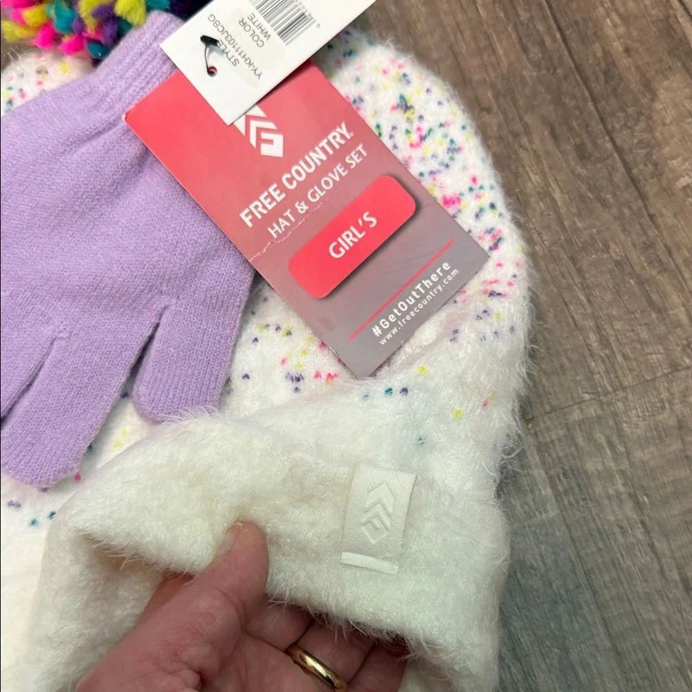 Free Country Girl's Hat & Glove Set‎
